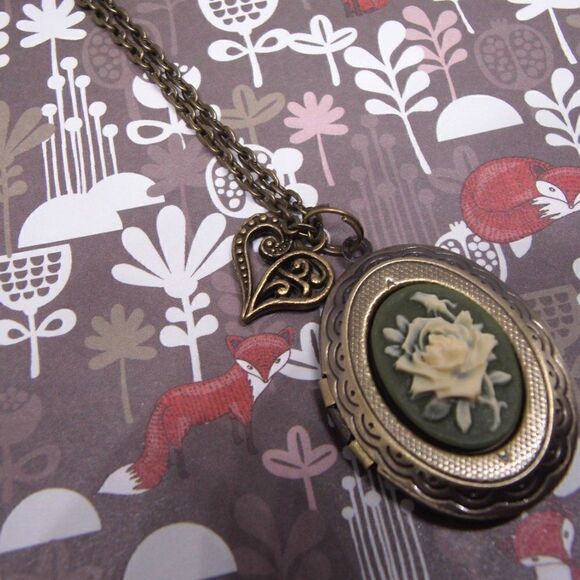 Bronze Memorial Antique Rose Green locket Photo - Picture 5 of 9